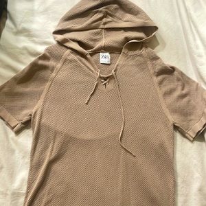 Short sleeve, hooded mesh t shirt